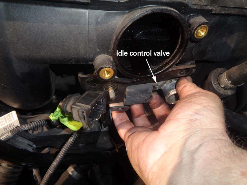 See B3899 repair manual
